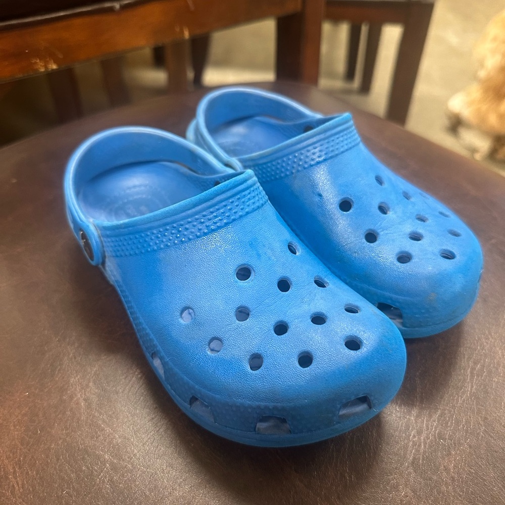 CROCS Blue Sandals with Ventilation and Heel Strap
